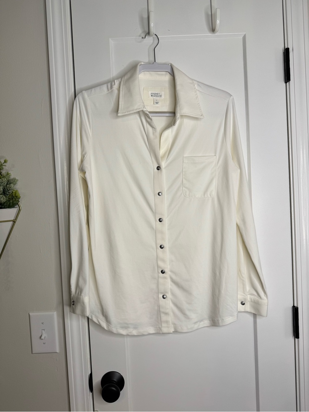 Market & Spruce Ivory Button Down Top
